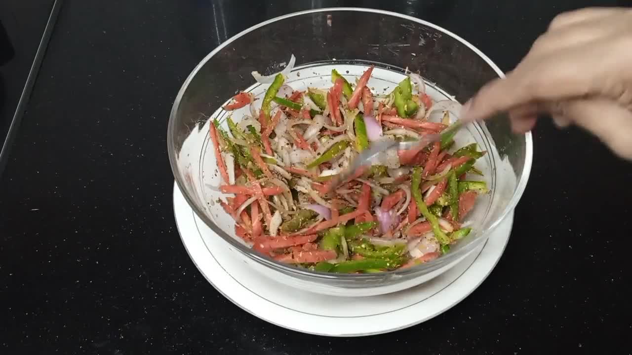 A picture of step 3 of Noodles pakora.
