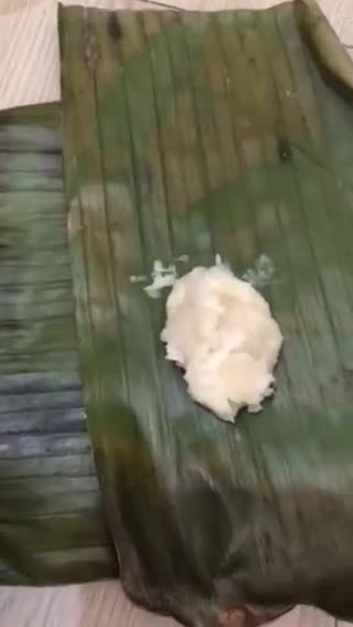 Foto langkah ke 4 dari resep Lepat pisang tanduk.