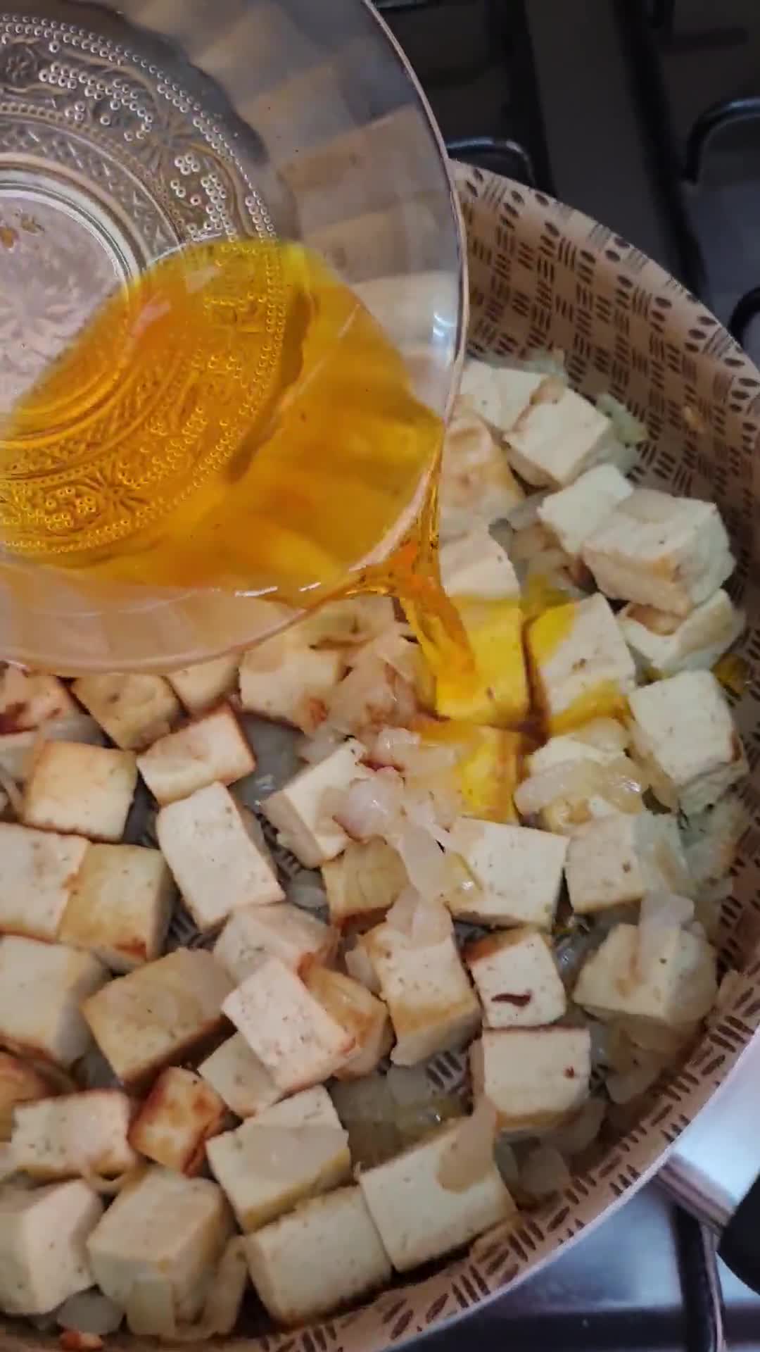 Foto del paso 3 de la receta: Tofu al azafrán en hebras e infusionado