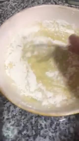 Foto del paso 3 de la receta: Empanada de atún, pimiento y huevos