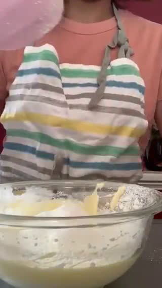 Foto langkah ke 3 dari resep Blueberry Dan yoghurt Charlotte Cake.