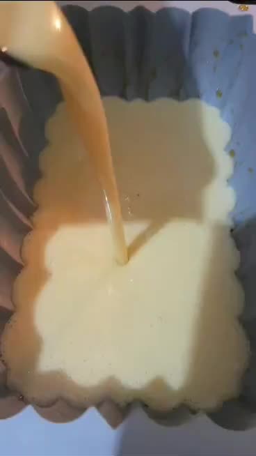 Foto langkah ke 4 dari resep Pudding Caramel Pisang Ambon (Caramel Banana Pudding).