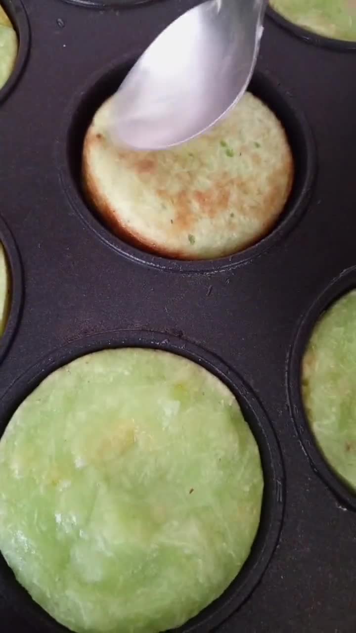 Foto langkah ke 5 dari resep Wingko Tape Pandan.
