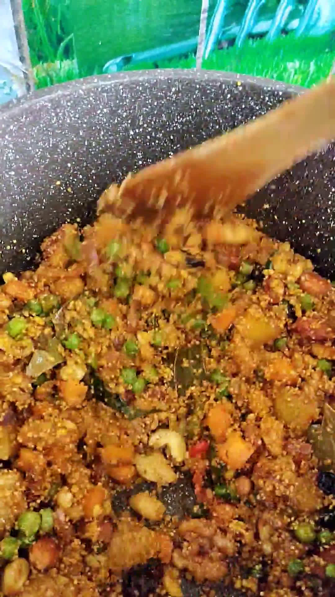 ઘઉં ના ફાડા નો વેજિટેબલ ખીચડો (Broken Wheat Vegetable Khichdo Recipe In Gujarati) રેસીપી સ્ટેપ3ફોટો