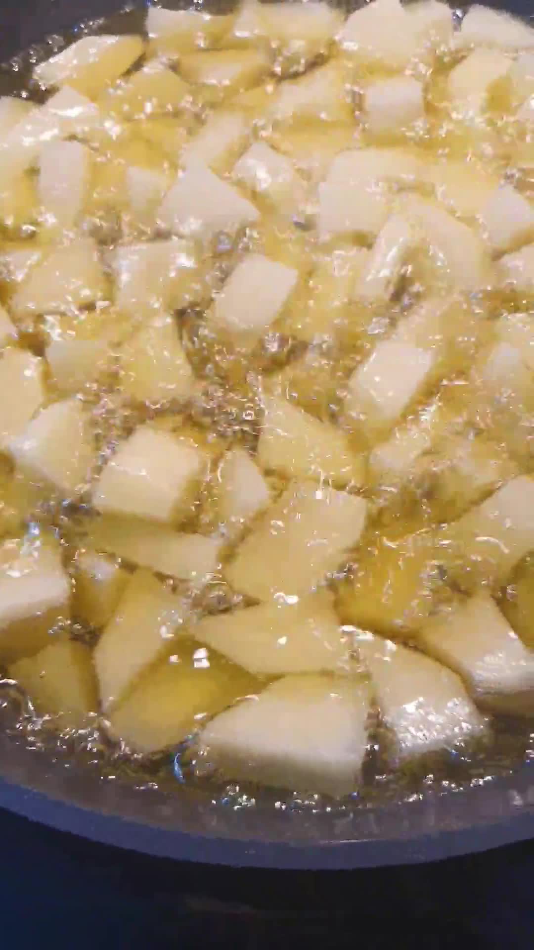 Foto del paso 2 de la receta: Lomo de cerdo con vegetales en salsa suave de vino y cúrcuma