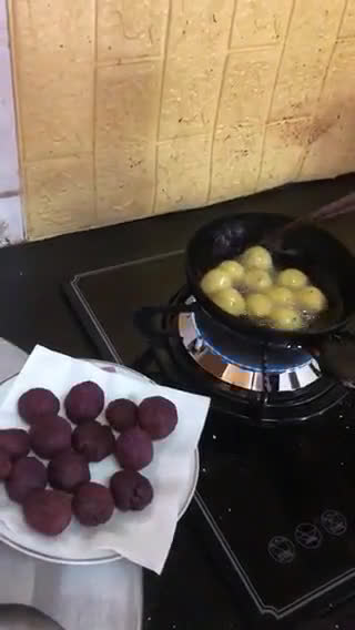 Hình bước làm 7 của món Viên khoai lang tím/vàng (sweet potato balls) ngon ngọt, giòn rụm