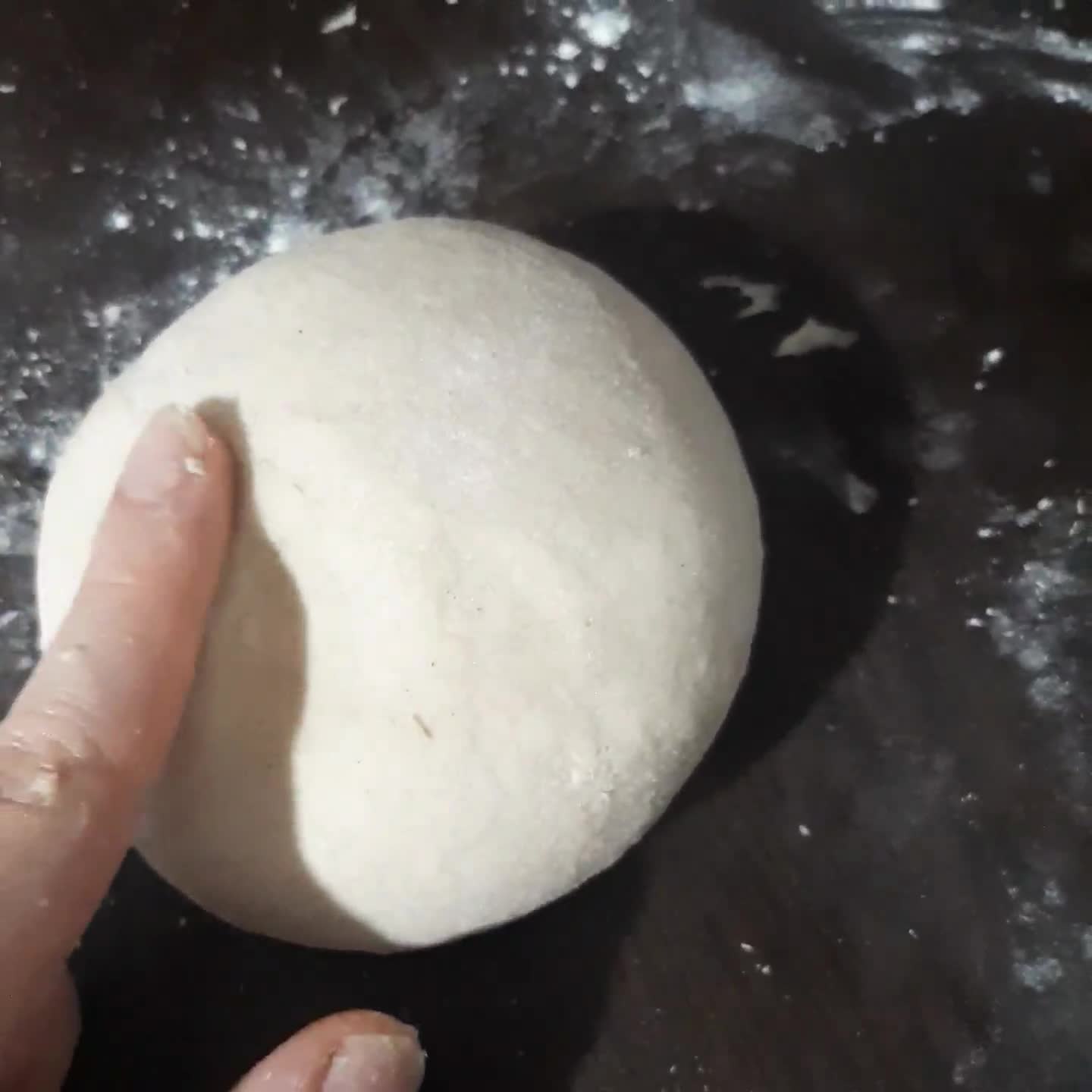 عکس مرحله 2 از دستور نان گِرده مغزی (نان سنتی تویسرکان)