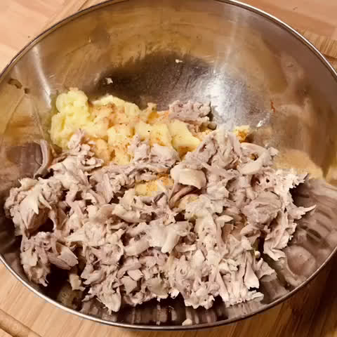 Foto del passaggio 7 della ricetta Cosce di Pollo e Patate (Coxinha)