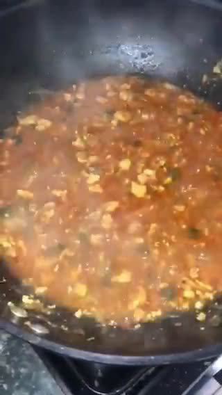 A picture of step 4 of Chicken bolognese sauce.