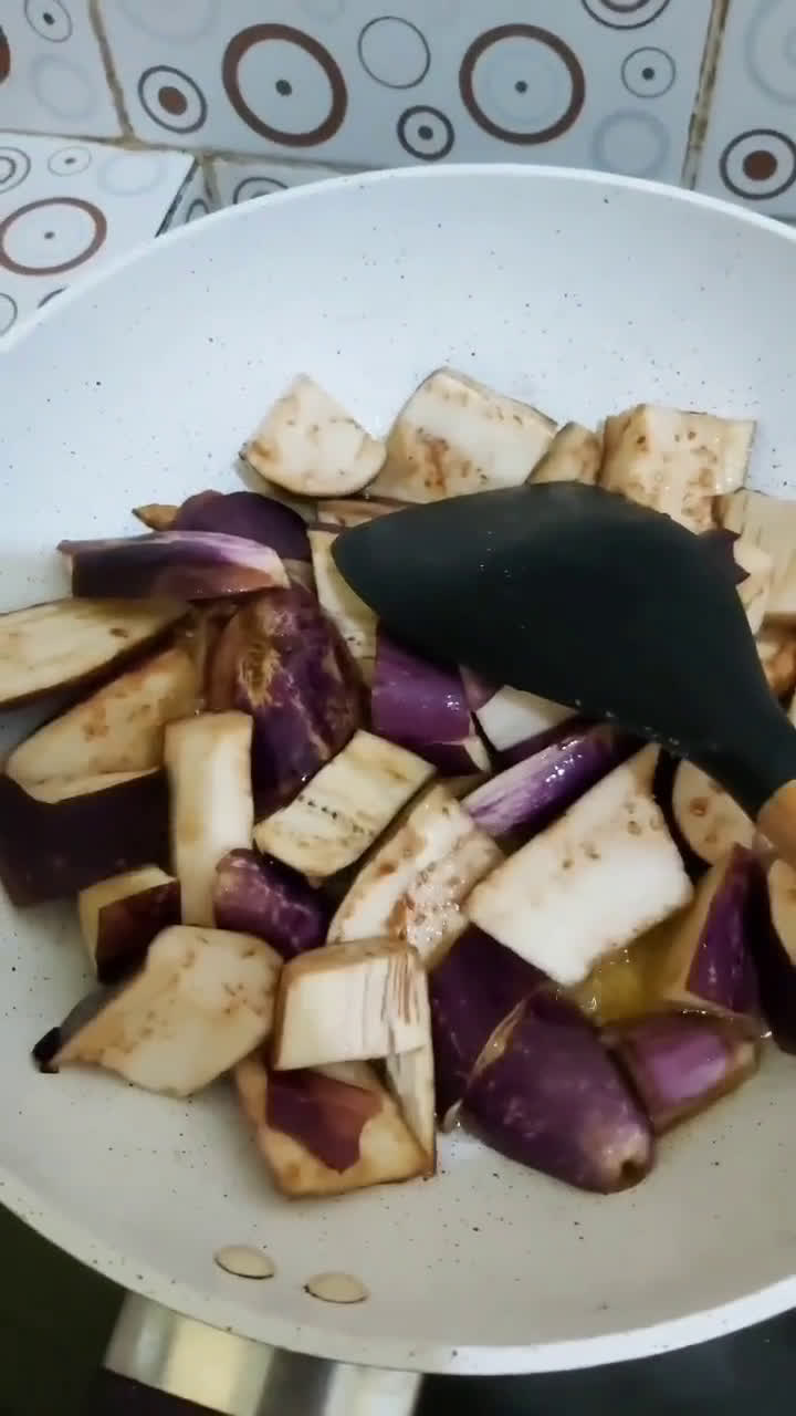 Foto langkah ke 1 dari resep Terong sambalado.