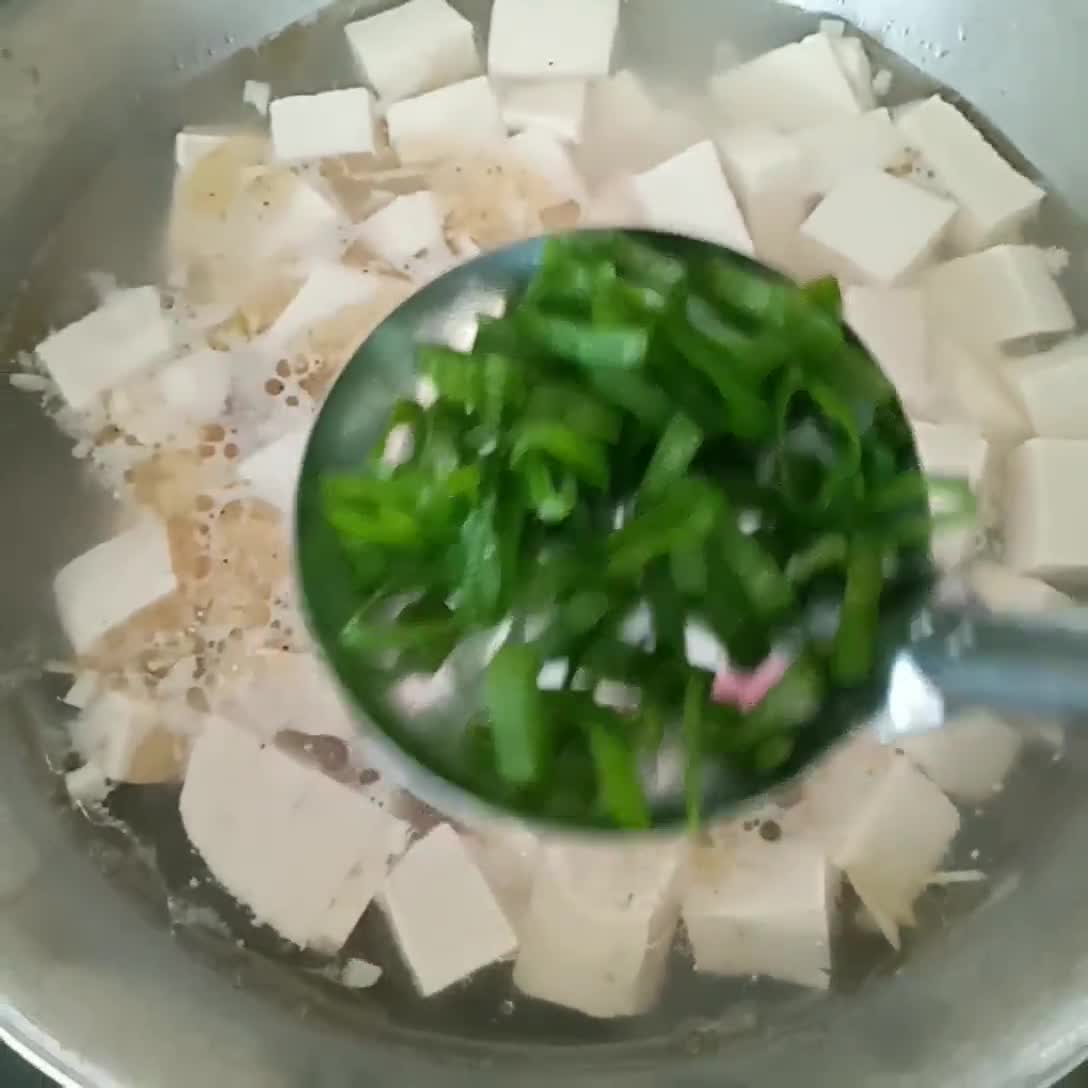 Foto langkah ke 4 dari resep Sup Tahu Putih.