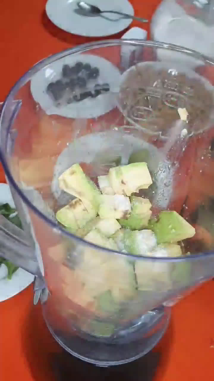 Foto del paso 2 de la receta: Pasta con Aguacate y Albahaca