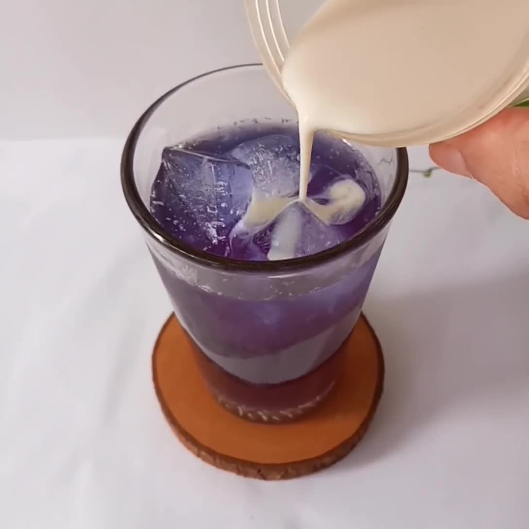 Foto langkah ke 2 dari resep Es Susu Bunga Telang.