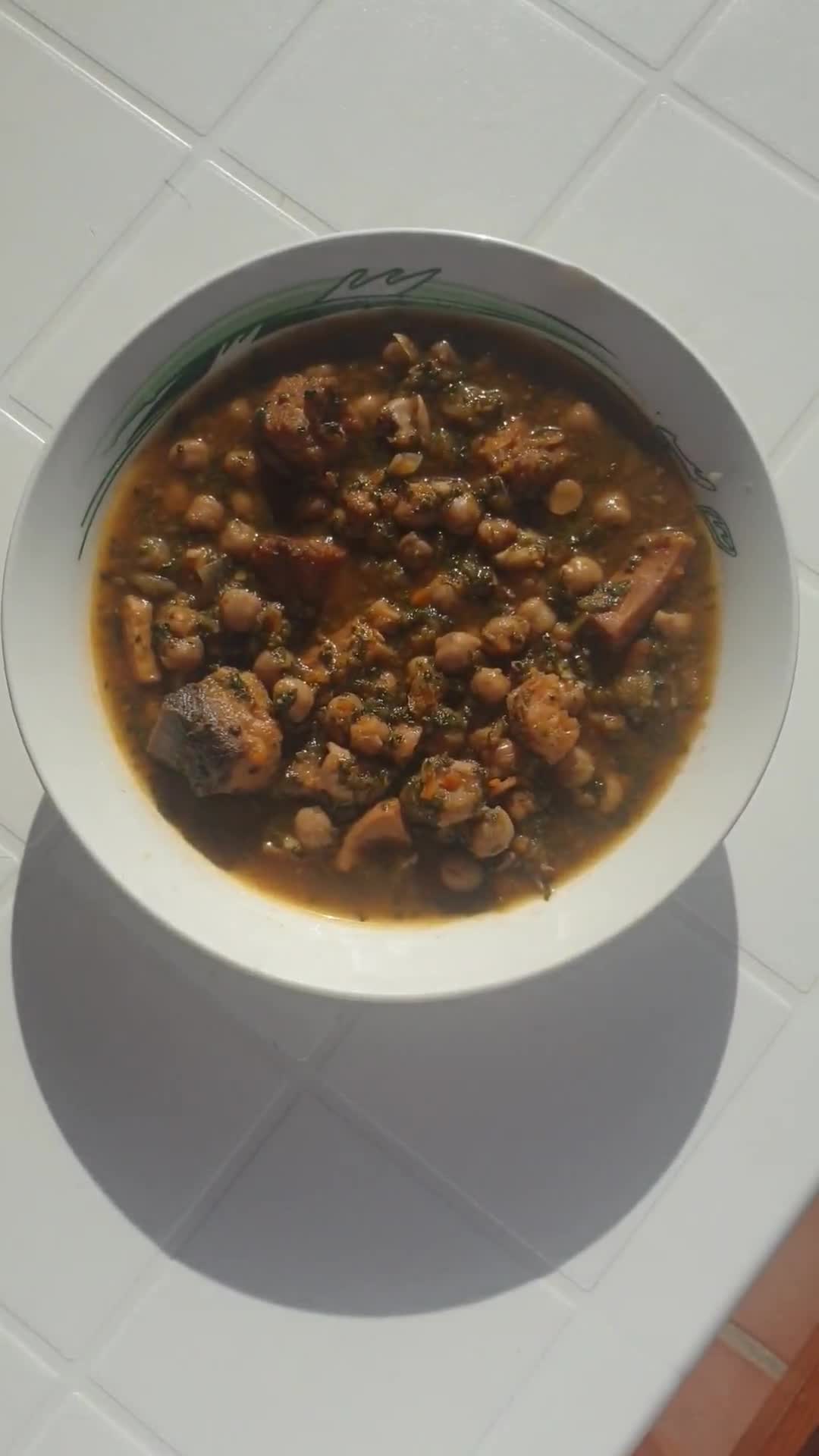 Foto del paso 8 de la receta: Potaje del mar con garbanzos y espinacas