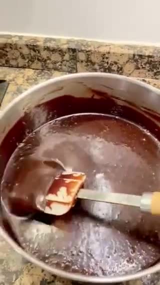 Foto del paso 8 de la receta: Tarta de chocolate muy húmeda con cobertura cremosa