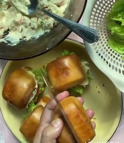 Gambar langkah 5 resipi Mantou Crab Rangoon.