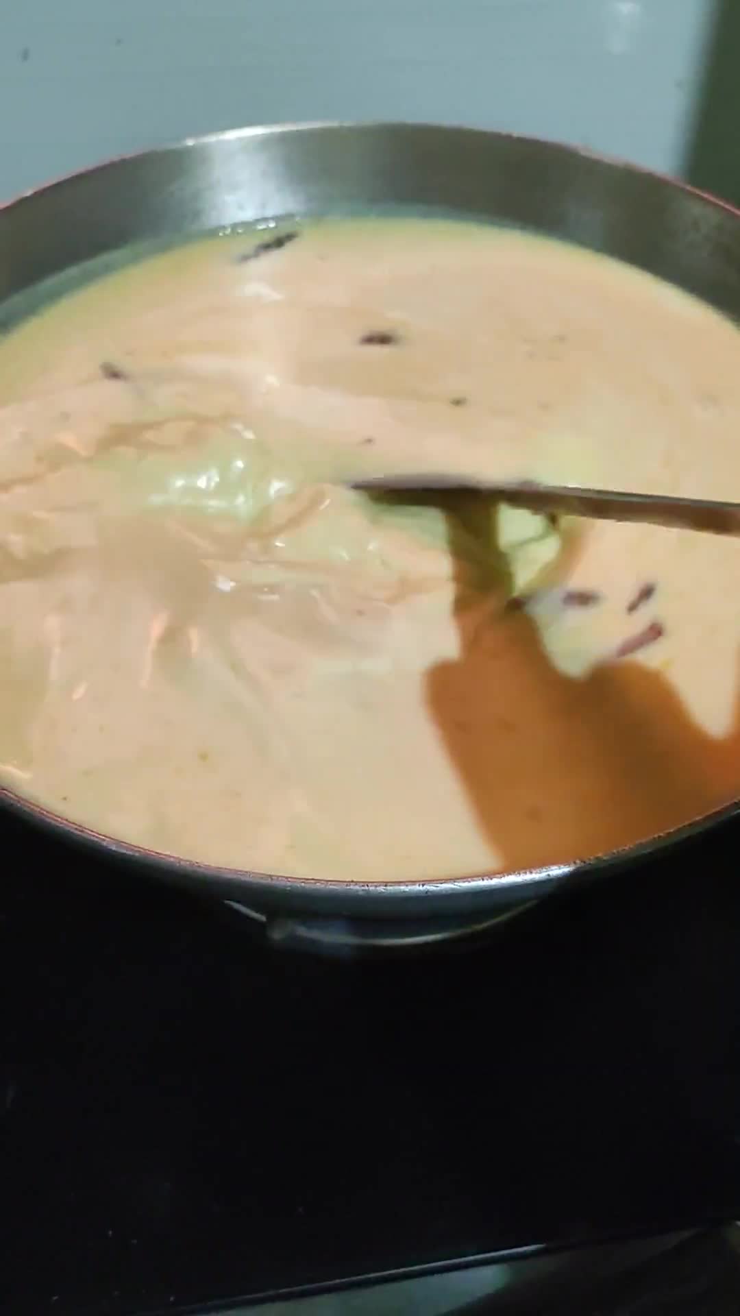 पालक आलू पकौड़ा कढ़ी(palak aloo pakoda kadhi recipe in hindi) रेसिपी चरण 2 फोटो