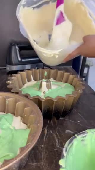 Foto langkah ke 3 dari resep Cake Tape Pandan Keju.