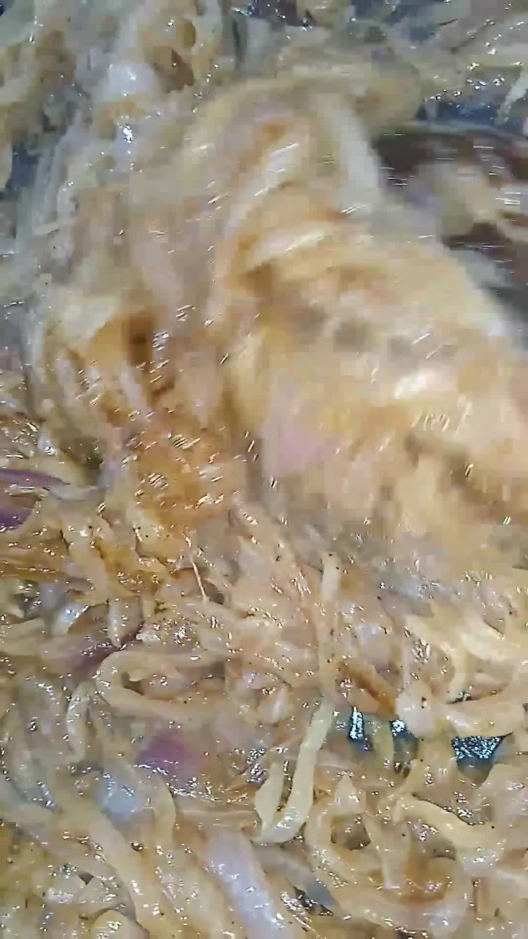 Une image de l'étape 1 de Quiche aux oignons mauves 🧅🧅🧅🧅.