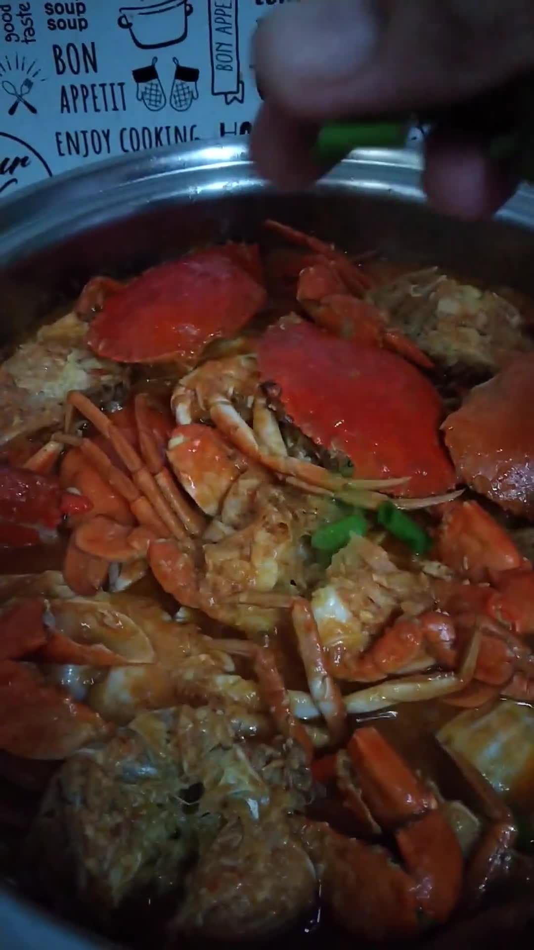 Gambar langkah 3 resipi Ketam telur bercili.