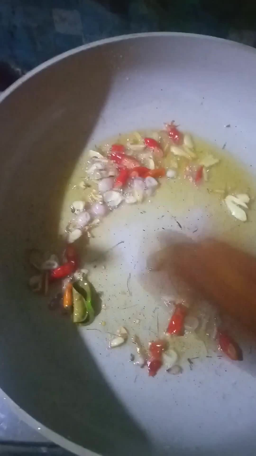 Foto langkah ke 4 dari resep Tumis daun pepaya.