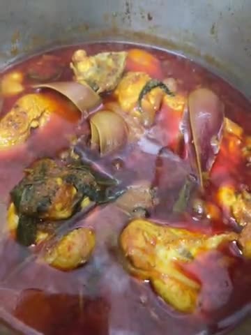 Gambar langkah 4 resipi Asam pedas ayam.