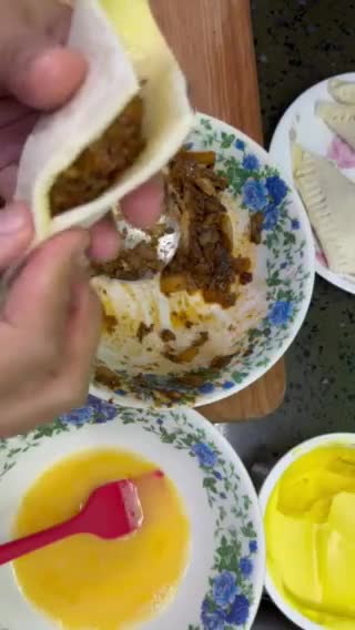 Gambar langkah 3 resipi Roti Sardin Goreng Bread Crumbs.