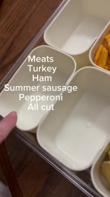 A picture of step 5 of Christmas lunchable snackle box.