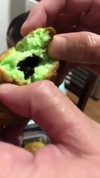 Foto langkah ke 8 dari resep Roti Sobek Kilat Pandan.