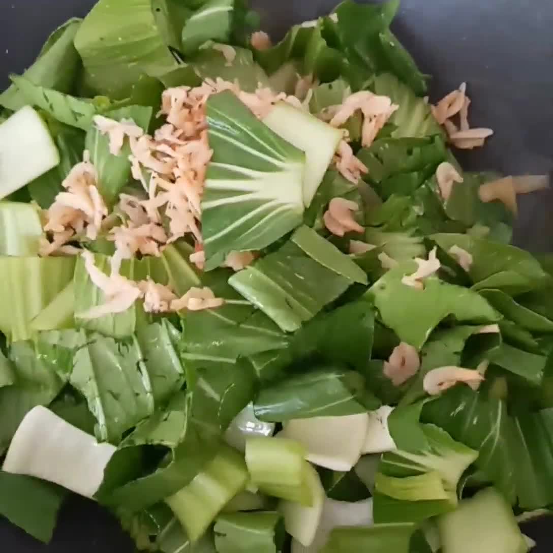 Foto langkah ke 2 dari resep Tumis Pokcoy Rebon.