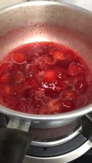 Foto langkah ke 5 dari resep Strawberry CHEESECAKE 🍓🧀 🎂.