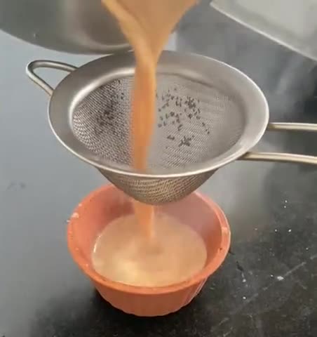 अदरक वाली कड़क कुल्हड़ वाले चाय (Adrak wali chai recipe in Hindi) रेसिपी चरण 3 फोटो