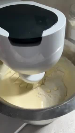 Foto langkah ke 3 dari resep Cake Potong.