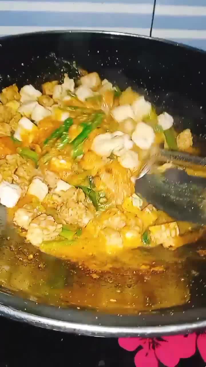 Foto langkah ke 6 dari resep Sayur santan tahu tempe.