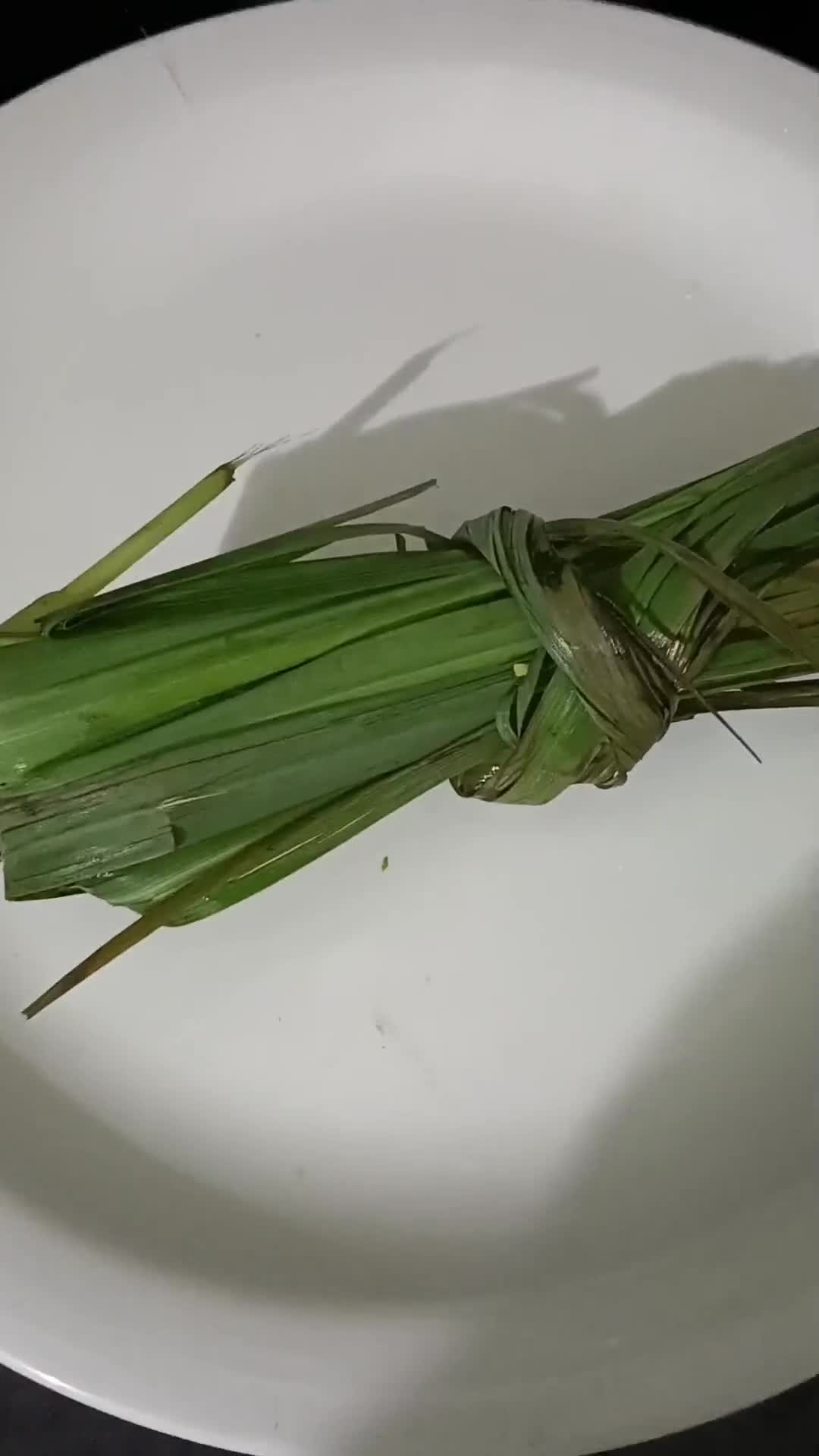 लेमनग्रास हर्बल टी (lemongrass herbal tea) रेसिपी चरण 1 फोटो