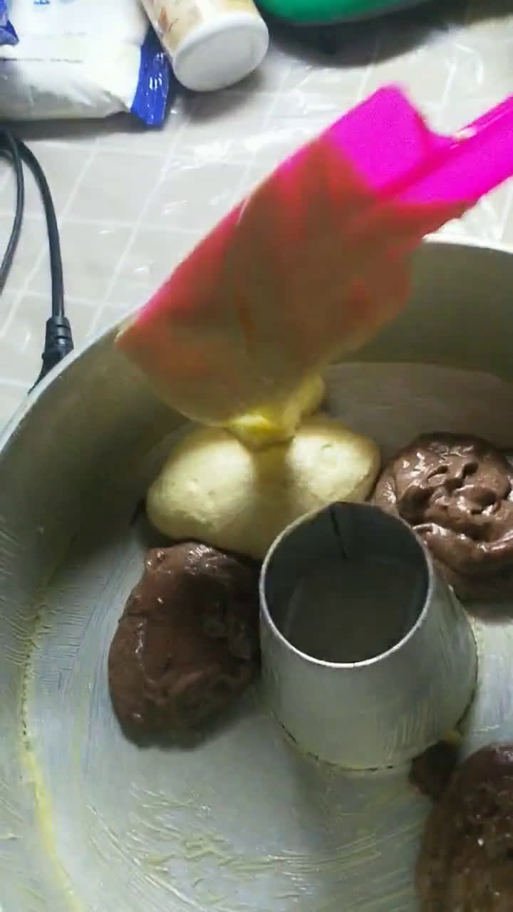 Foto langkah ke 6 dari resep Marmer Cake Law Thomas.