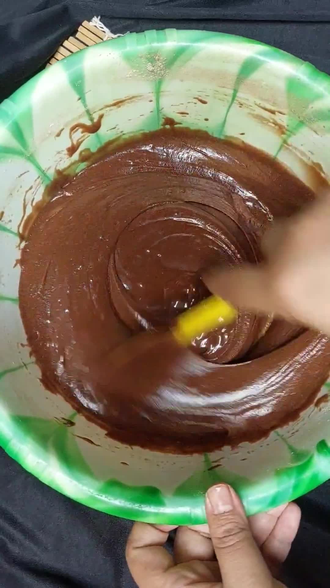 Foto langkah ke 2 dari resep Kek Coklat Ketagih 예르다 🍫.