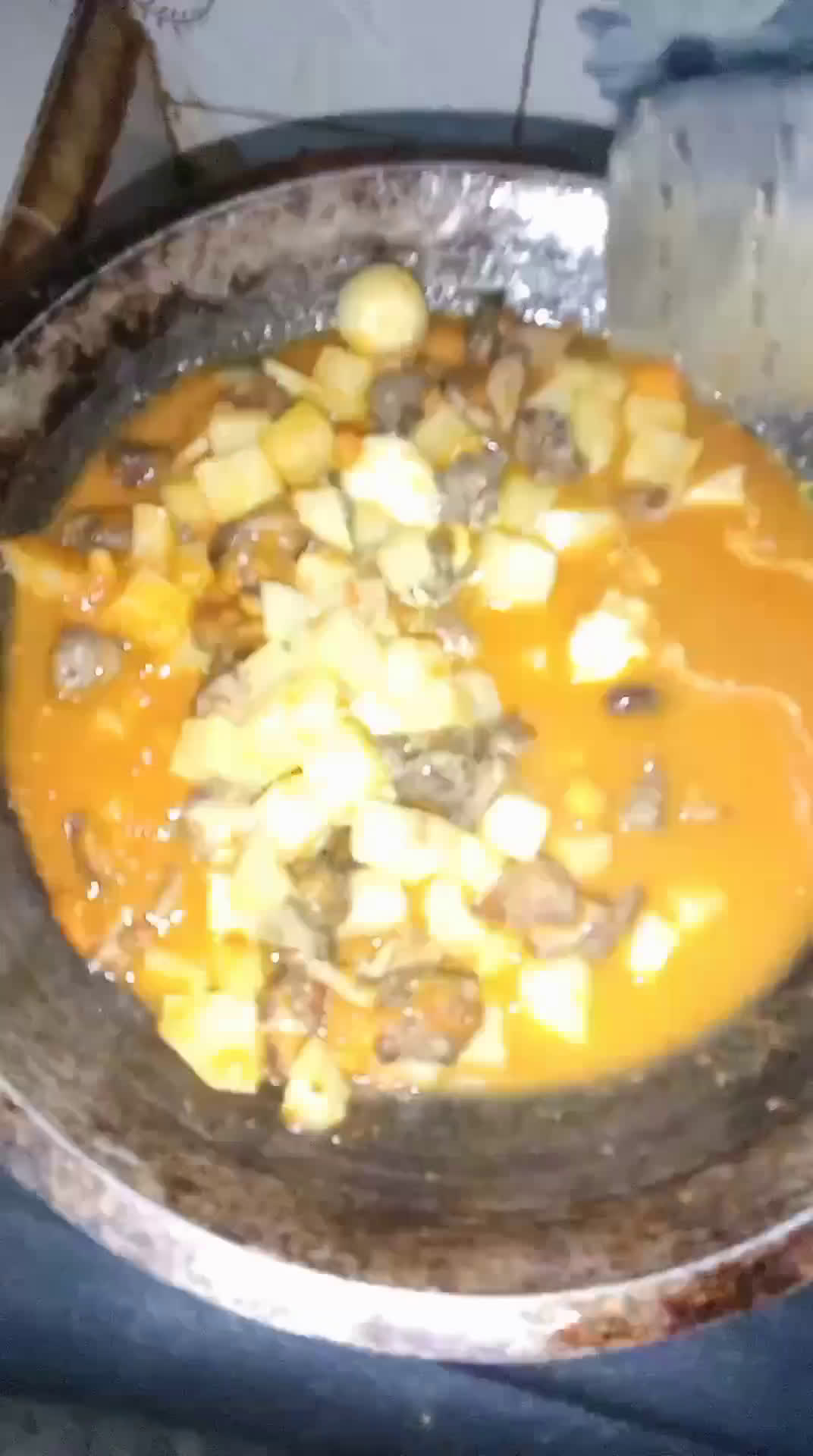 Foto langkah ke 2 dari resep Sambal Goreng Kentang Ati.
