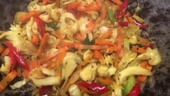 Gambar langkah 2 resipi Kobis Goreng Mamak.