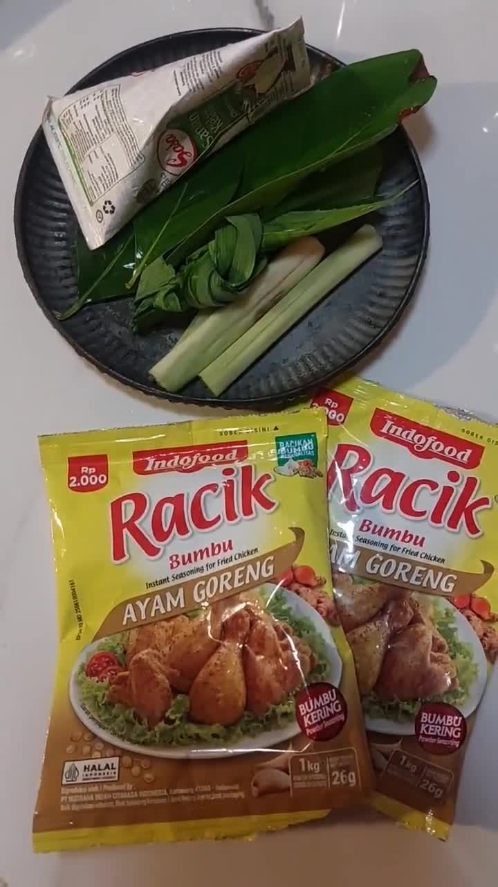 Foto langkah ke 1 dari resep Nasi Kuning Bumbu Racik.