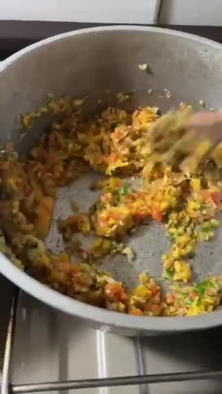 Foto del paso 1 de la receta: Empanadas de pollo y verduras 🍅