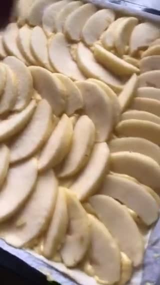 Foto del paso 13 de la receta: Tarta de manzana, con crema pastelera, sobre hojaldre