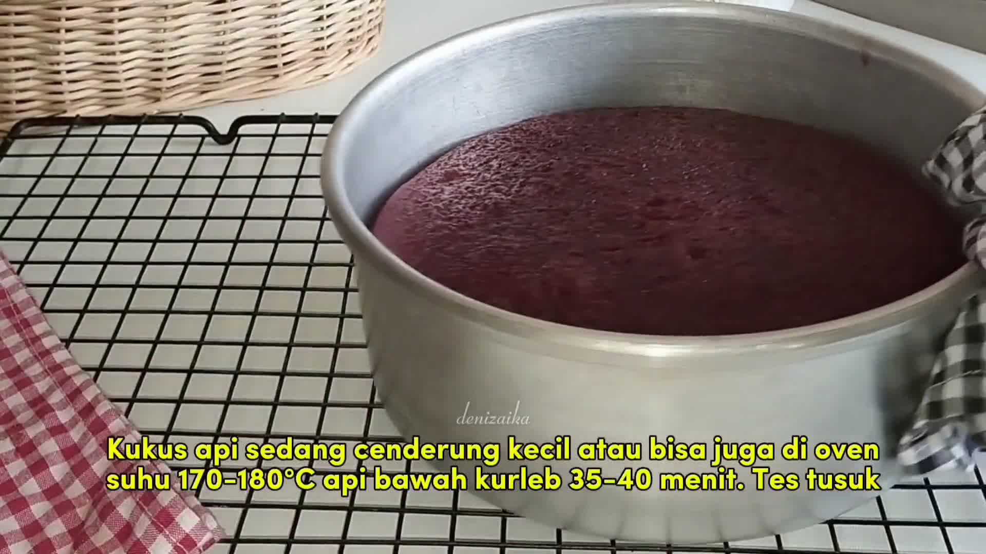 Foto langkah ke 6 dari resep Red Velvet Tanpa Terigu (No Mixer, Bisa Oven/Kukus).