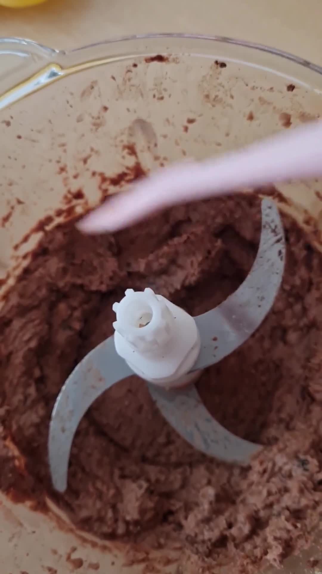Foto del paso 4 de la receta: Postrecito Chocoporotos 🌱 con cacao y alubias blancas 🌱 sin azúcares agregados ni edulcorantes