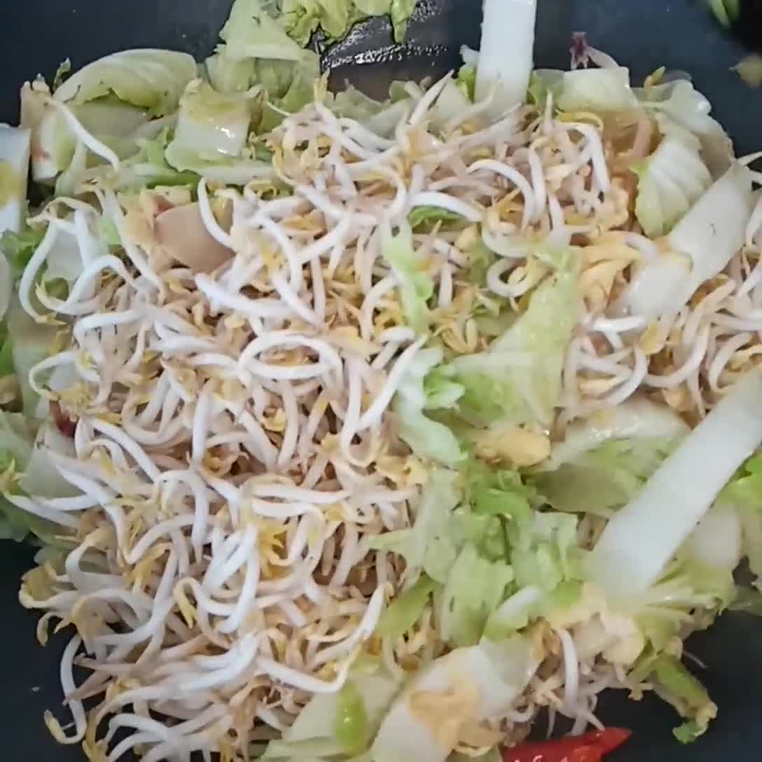 Foto langkah ke 3 dari resep Tumis Sawi Tauge Telur Puyuh.