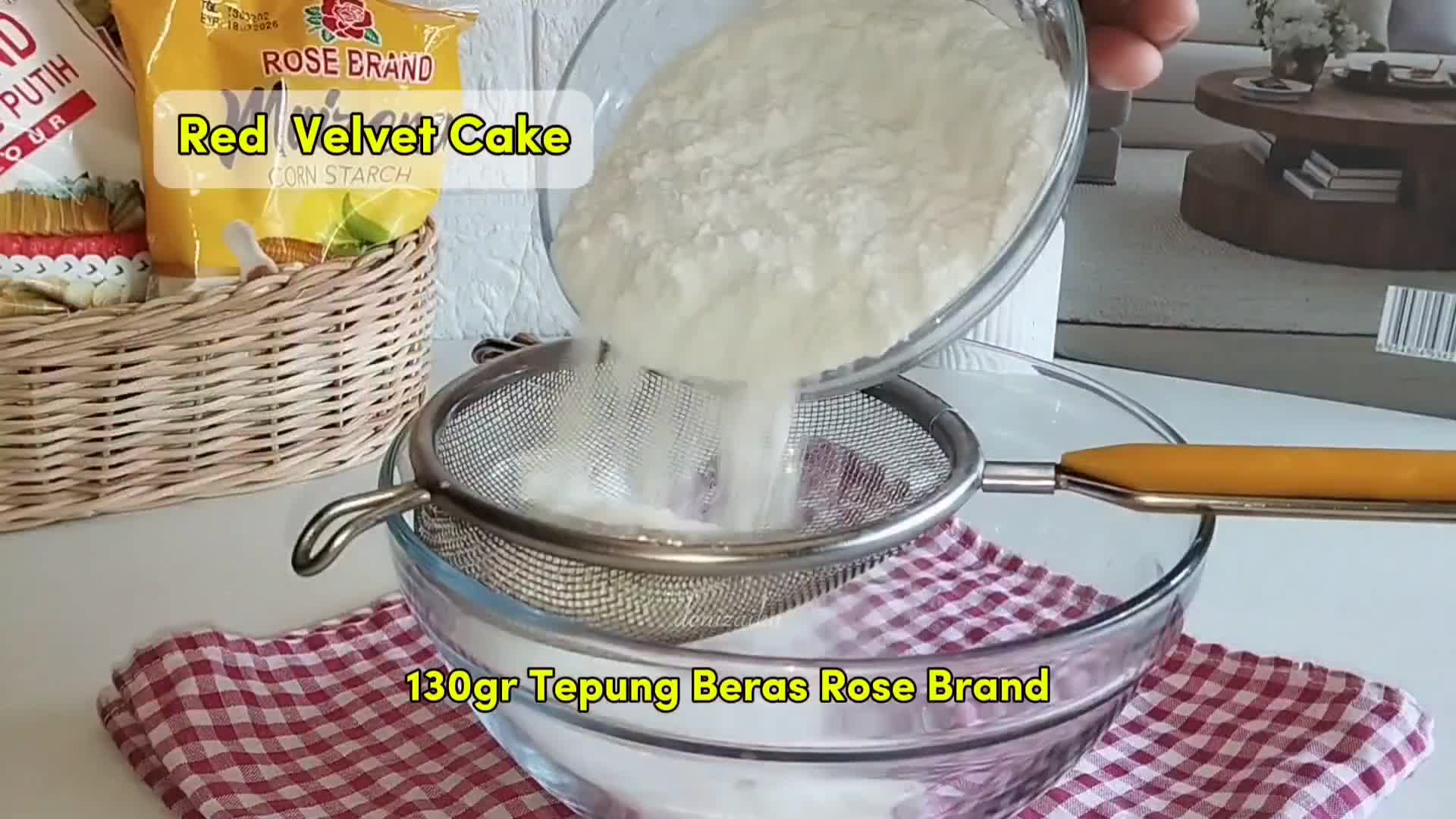 Foto langkah ke 2 dari resep Red Velvet Tanpa Terigu (No Mixer, Bisa Oven/Kukus).