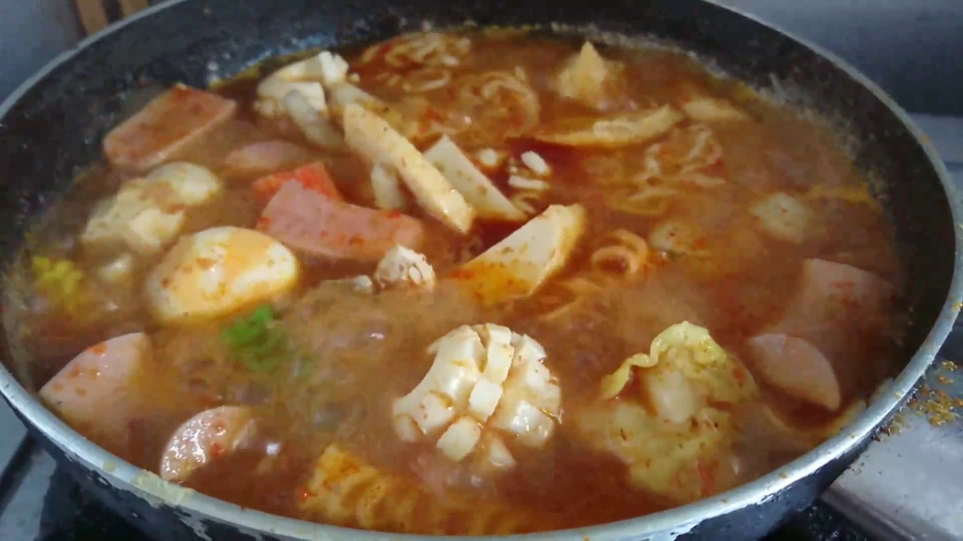 Foto langkah ke 1 dari resep Seblak Komplit.