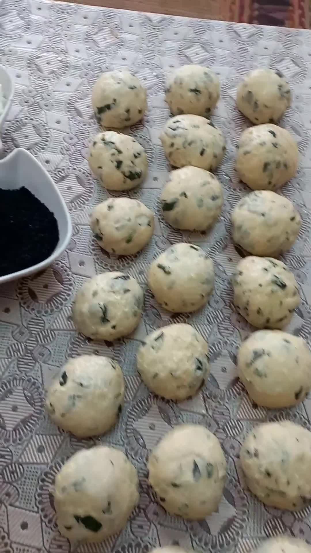 صورة لخطوة 3 من وصفة معجنات بالفرن (خلية النحل) 🐝