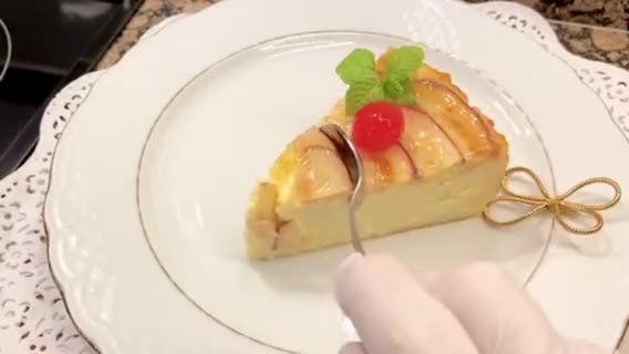 Foto del paso 13 de la receta: Tarta de queso con manzanas caramelizadas. (Cheesecake with caramelized apples.)