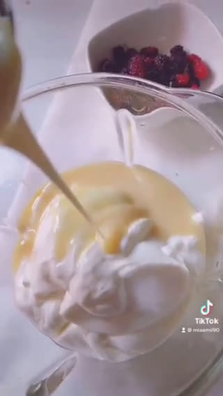 صورة لخطوة 2 من وصفة آيس كريم التوت 🍦😋